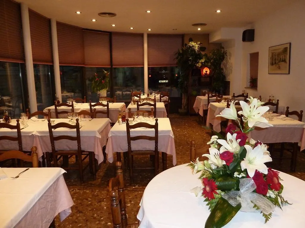 ** Guest house Restaurant Fonda Giralt Hotel Amer Spain
